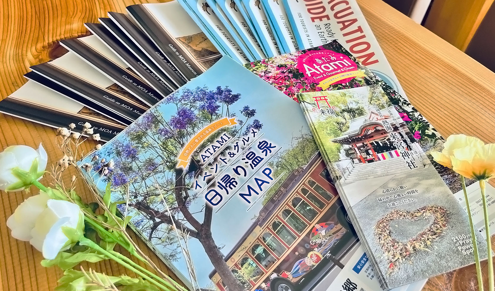 伊豆の海は都市型のホテル、135国道沿い、熱海市の中心に位置します。業務スーパー、便利店が隣接。徒歩で親水公園(花火会場)まで2分、起雲閣、マリンスパあたみまで5分、銀座街やサンビーチ、熱海港、Fuuaまで10分。ご観光にも飲食にも海遊びにも非常に便利です。